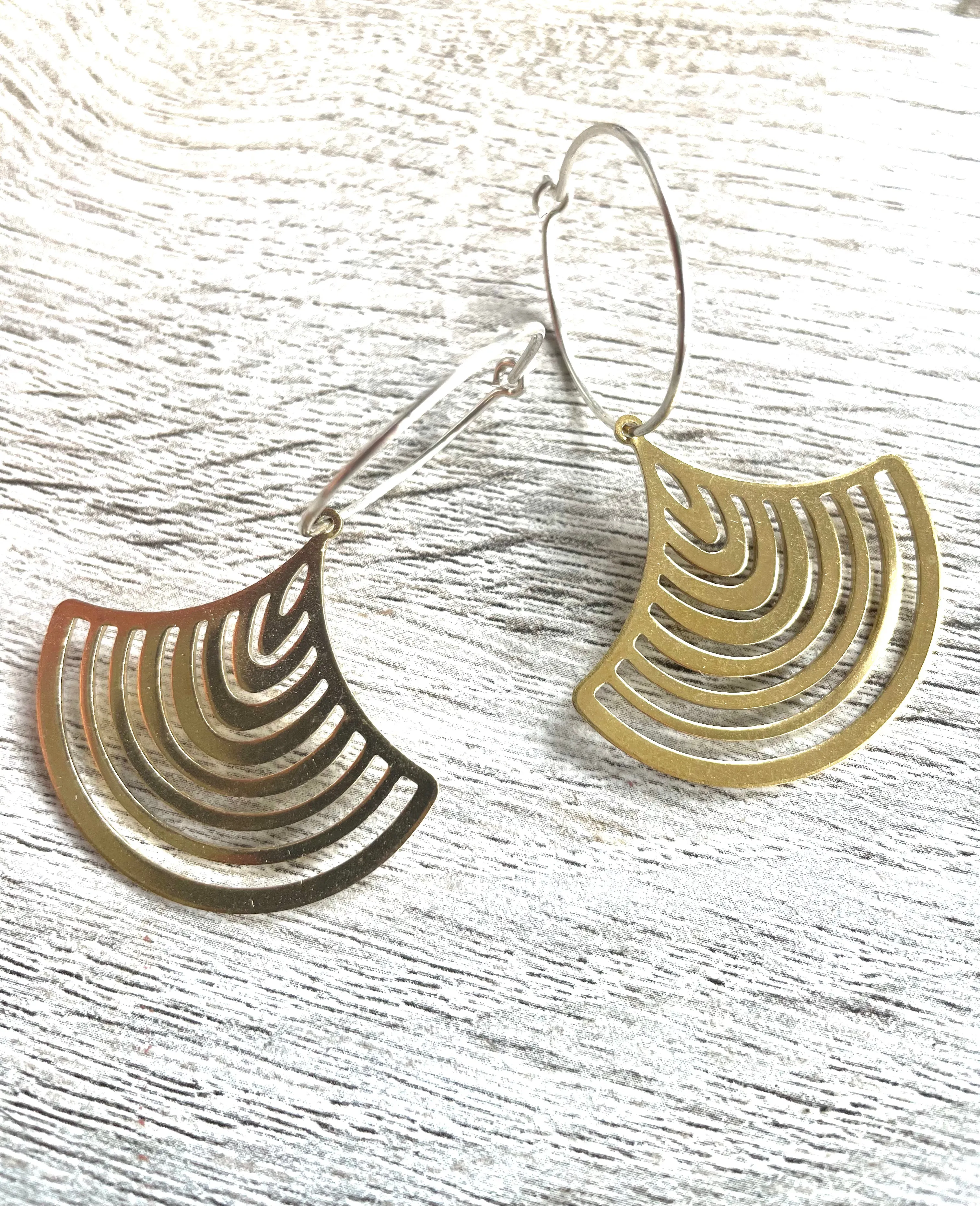 Contrast Earrings-Fans on Hoops