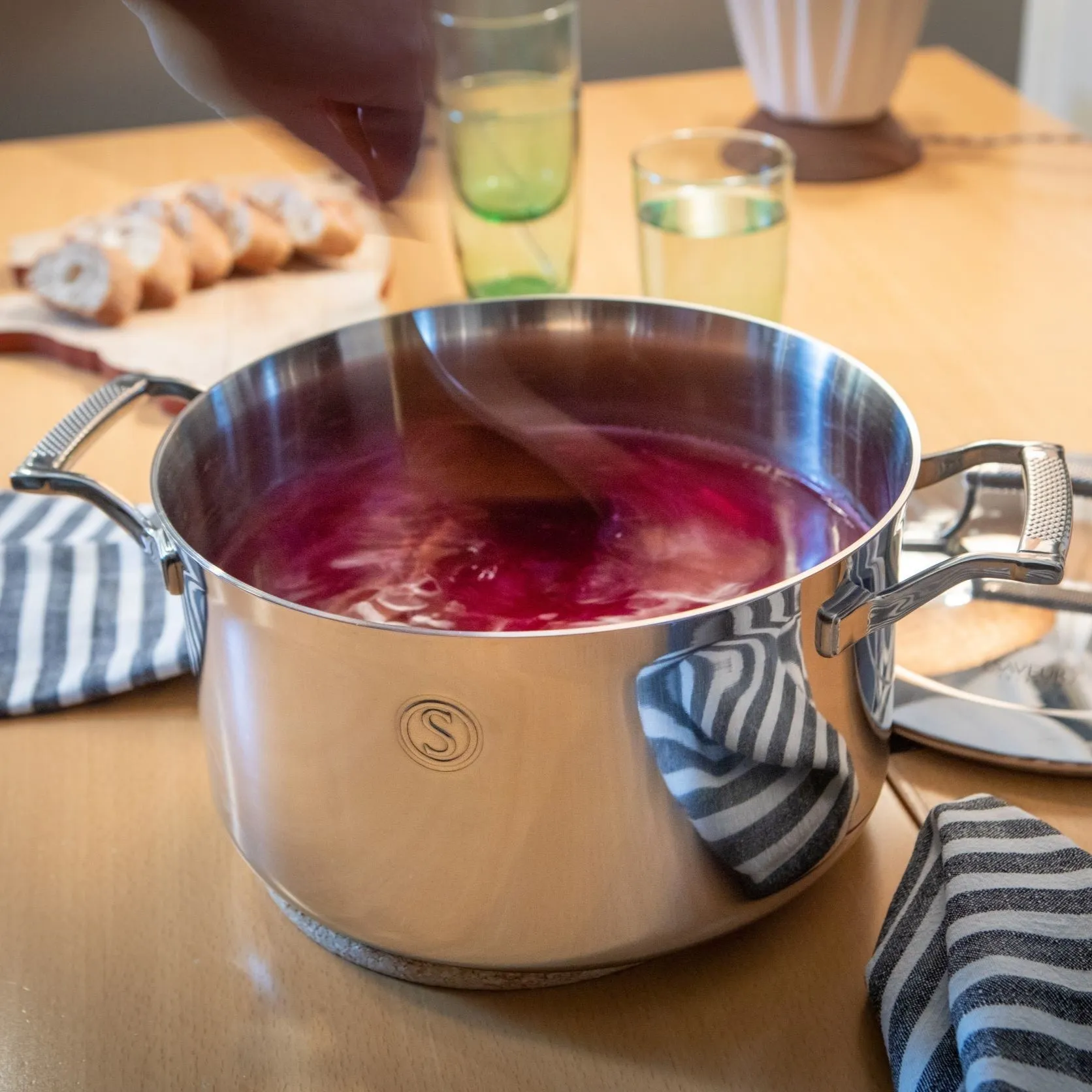 Tri-ply Stainless Steel Stockpot with Insulated Lid, 25cm